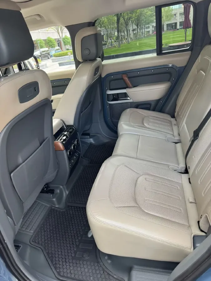 2021 Land Rover Defender 3.0T 400HP L6 8AT,autocango,china used car exporter,china ev exporter,chinese used car exporter,chinese used ev exporter