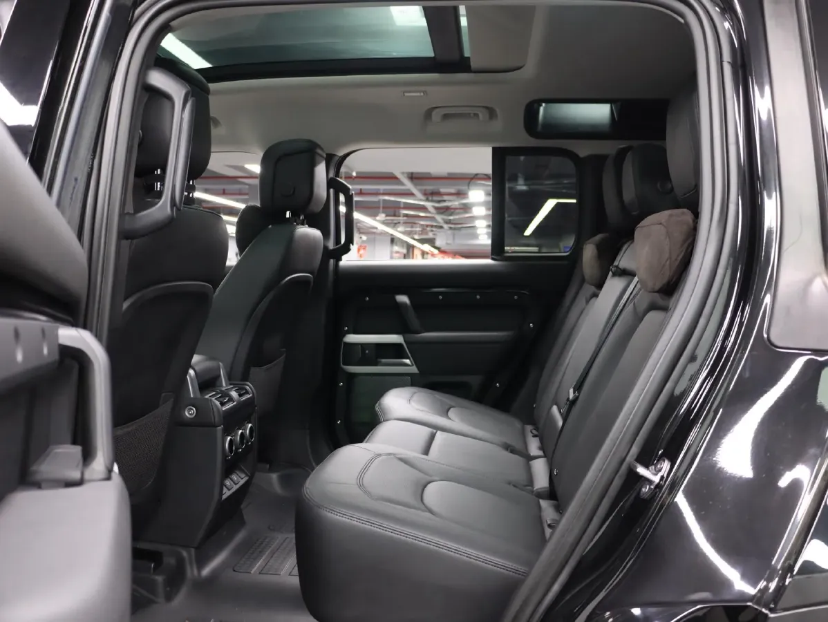 2024 Land Rover Defender 3.0T 400HP L6 8AT,autocango,china used car exporter,china ev exporter,chinese used car exporter,chinese used ev exporter