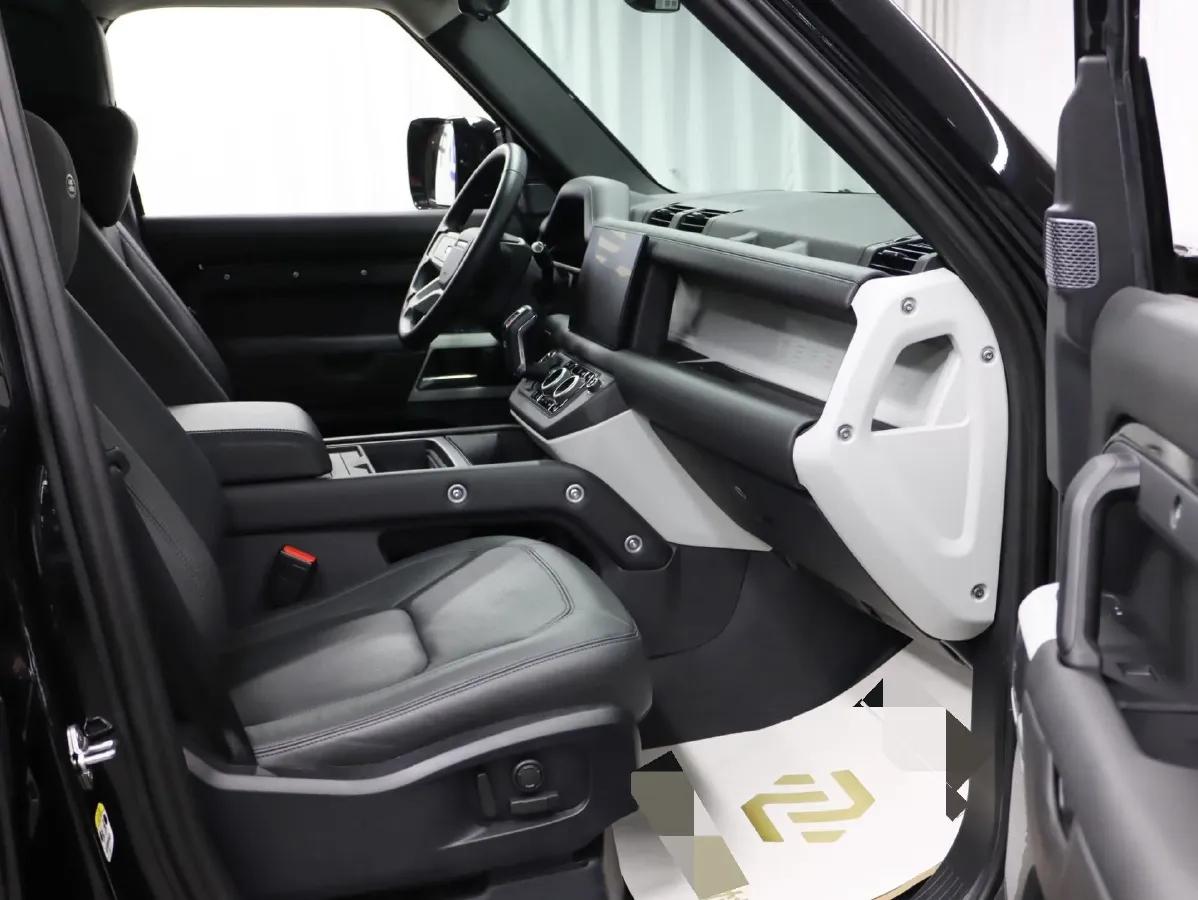 2024 Land Rover Defender 3.0T 400HP L6 8AT,autocango,china used car exporter,china ev exporter,chinese used car exporter,chinese used ev exporter