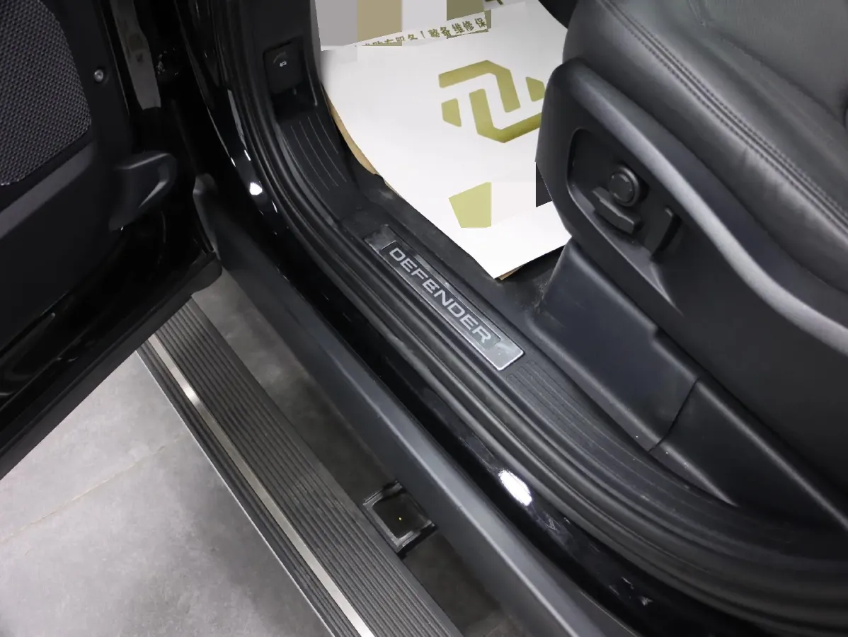 2024 Land Rover Defender 3.0T 400HP L6 8AT,autocango,china used car exporter,china ev exporter,chinese used car exporter,chinese used ev exporter