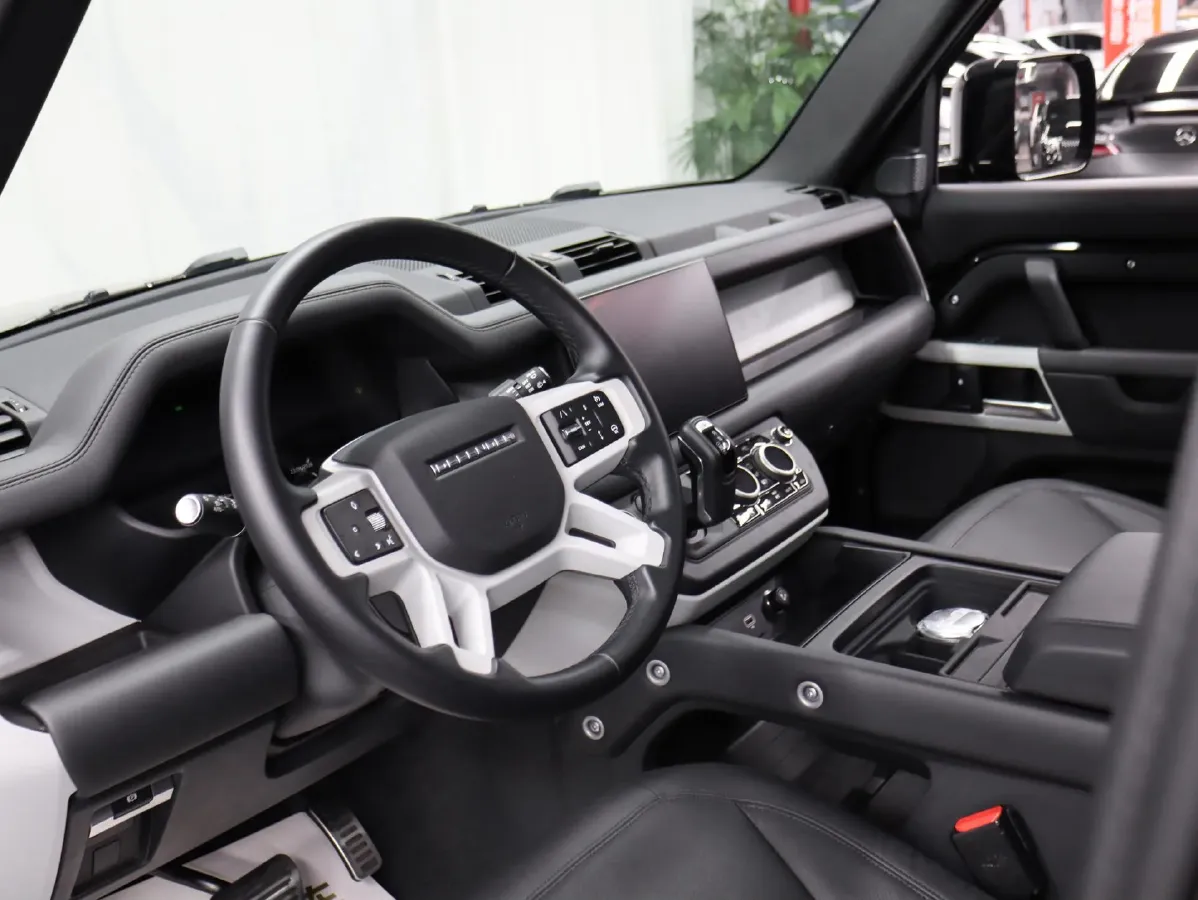 2024 Land Rover Defender 3.0T 400HP L6 8AT,autocango,china used car exporter,china ev exporter,chinese used car exporter,chinese used ev exporter