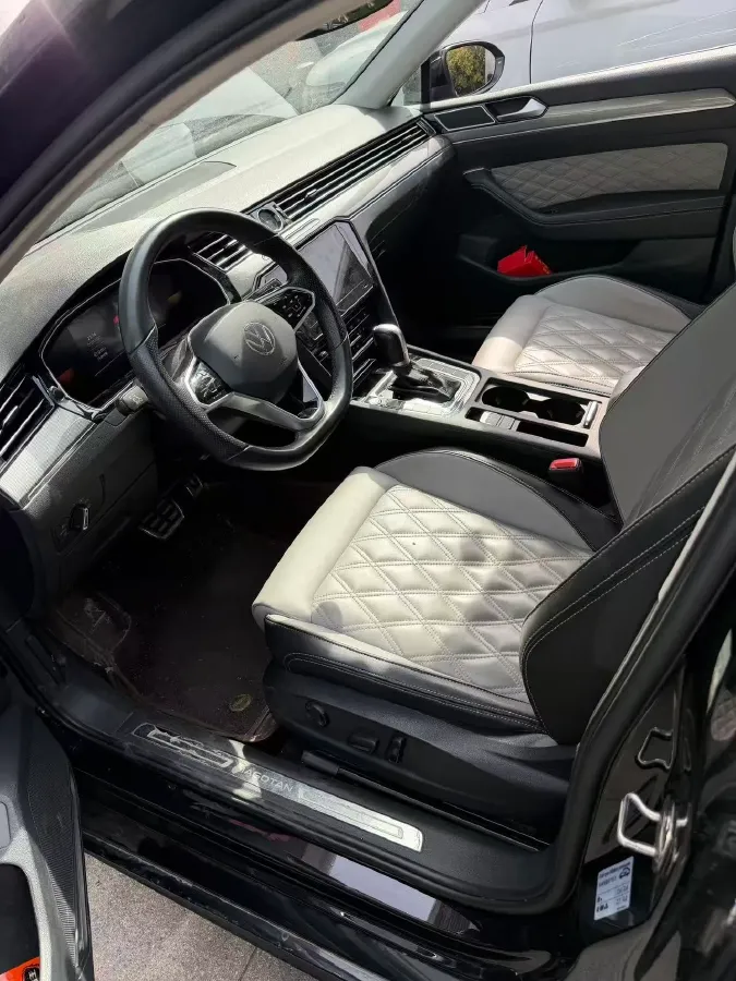 2023 Volkswagen Magotan 2.0T 186HP L4 7DCT,autocango,china used car exporter,china ev exporter,chinese used car exporter,chinese used ev exporter