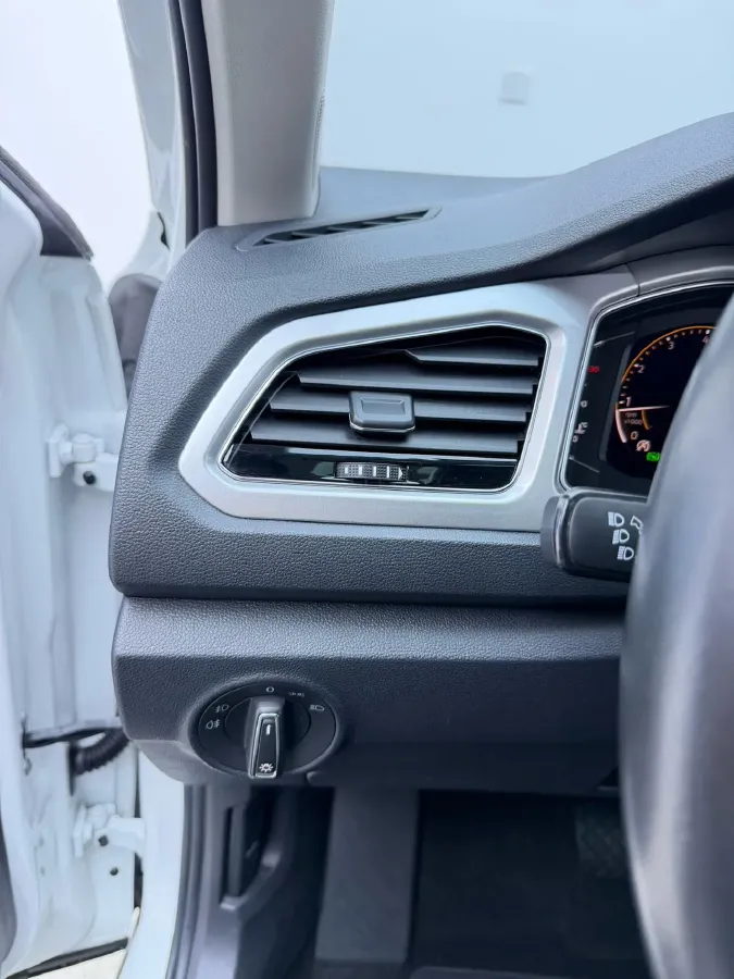 2022 Volkswagen T-Roc 1.4T 150HP L4 7DCT,autocango,china used car exporter,china ev exporter,chinese used car exporter,chinese used ev exporter