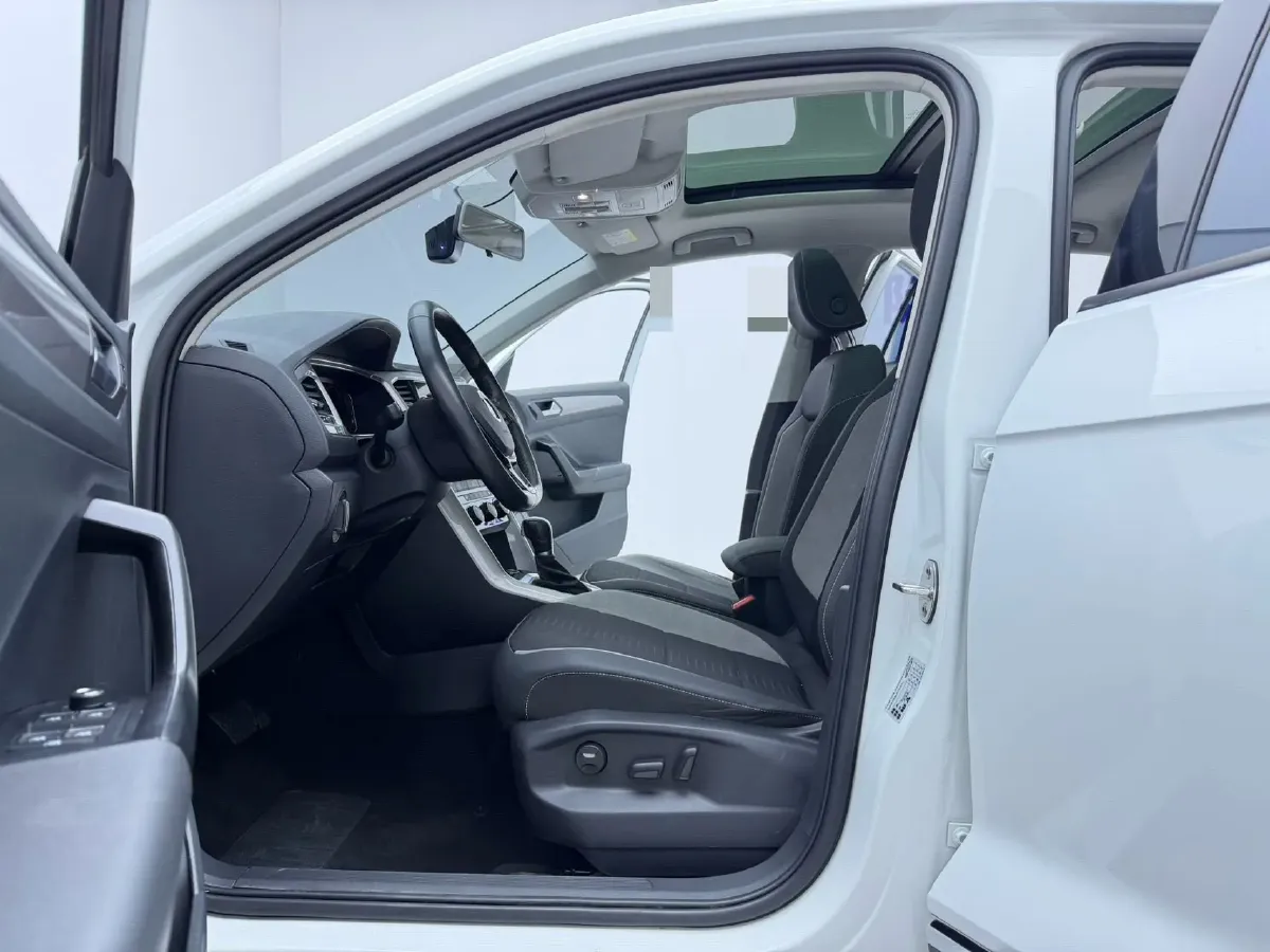 2022 Volkswagen T-Roc 1.4T 150HP L4 7DCT,autocango,china used car exporter,china ev exporter,chinese used car exporter,chinese used ev exporter