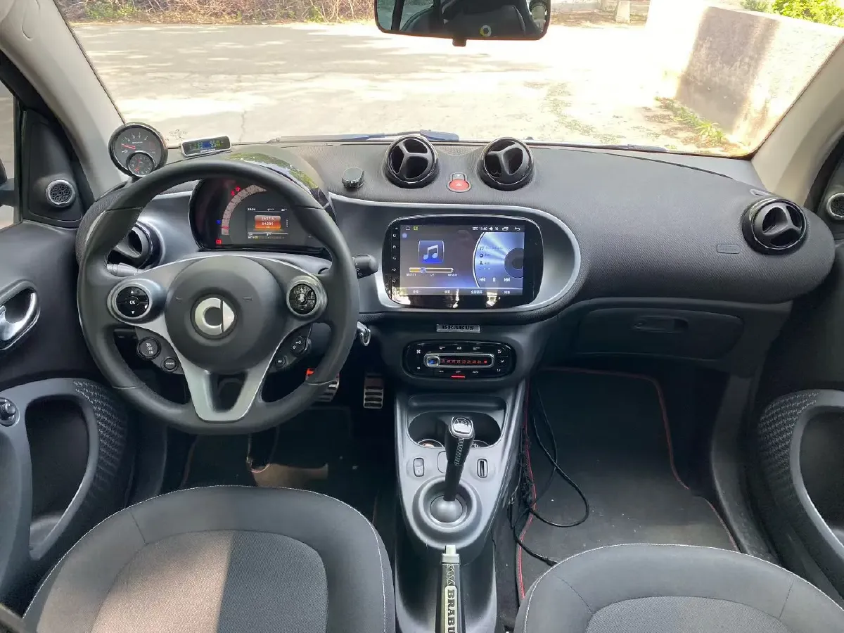 2019 Smart smart fortwo 0.9T 90HP L3 6DCT,autocango,china used car exporter,china ev exporter,chinese used car exporter,chinese used ev exporter