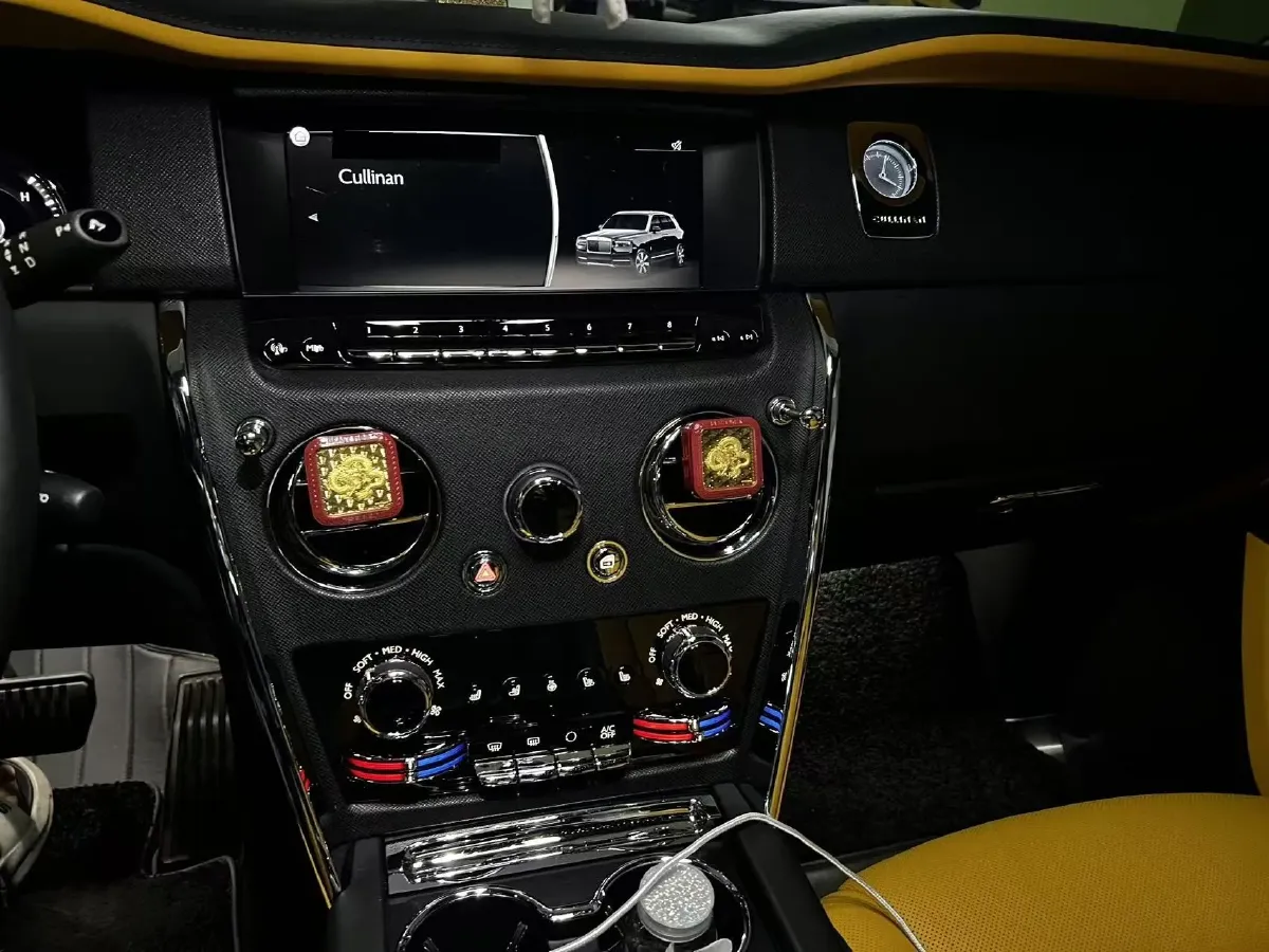 2018 Rolls-Royce Cullinan 6.7T 571HP V12 8AT,autocango,china used car exporter,china ev exporter,chinese used car exporter,chinese used ev exporter