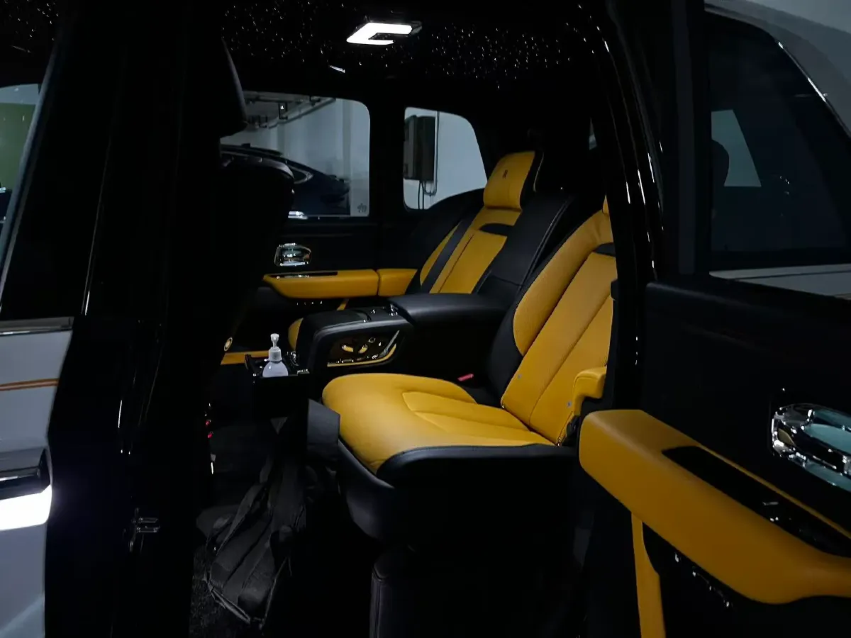 2018 Rolls-Royce Cullinan 6.7T 571HP V12 8AT,autocango,china used car exporter,china ev exporter,chinese used car exporter,chinese used ev exporter