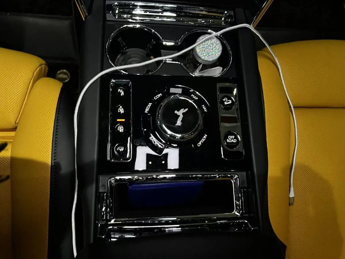 2018 Rolls-Royce Cullinan 6.7T 571HP V12 8AT,autocango,china used car exporter,china ev exporter,chinese used car exporter,chinese used ev exporter