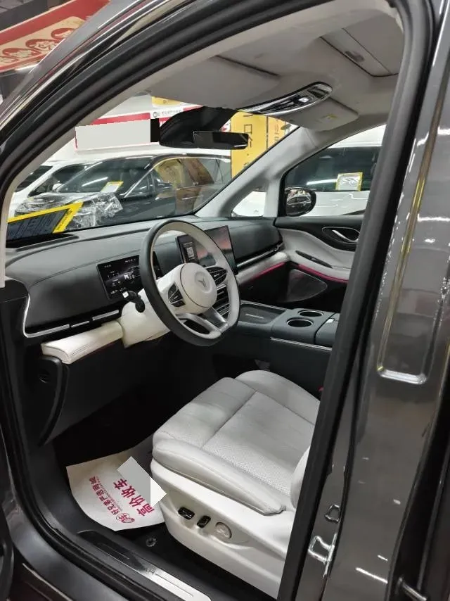 2025 Voyah Dream BEV 108.7KWH,autocango,china used car exporter,china ev exporter,chinese used car exporter,chinese used ev exporter