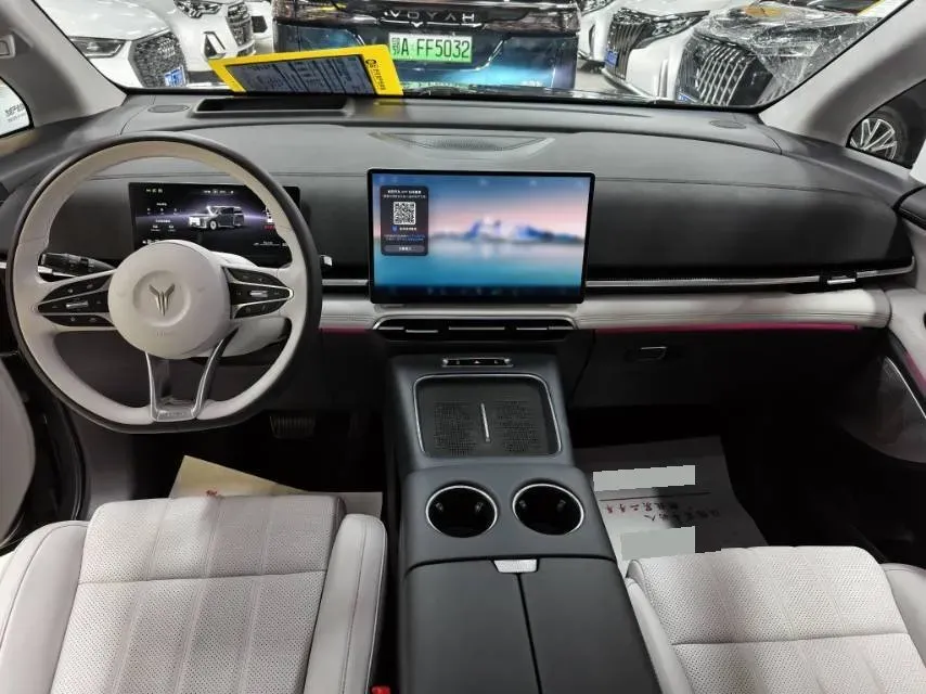 2025 Voyah Dream BEV 108.7KWH,autocango,china used car exporter,china ev exporter,chinese used car exporter,chinese used ev exporter