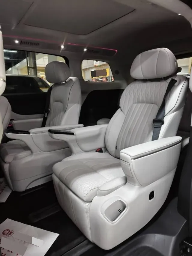 2025 Voyah Dream BEV 108.7KWH,autocango,china used car exporter,china ev exporter,chinese used car exporter,chinese used ev exporter