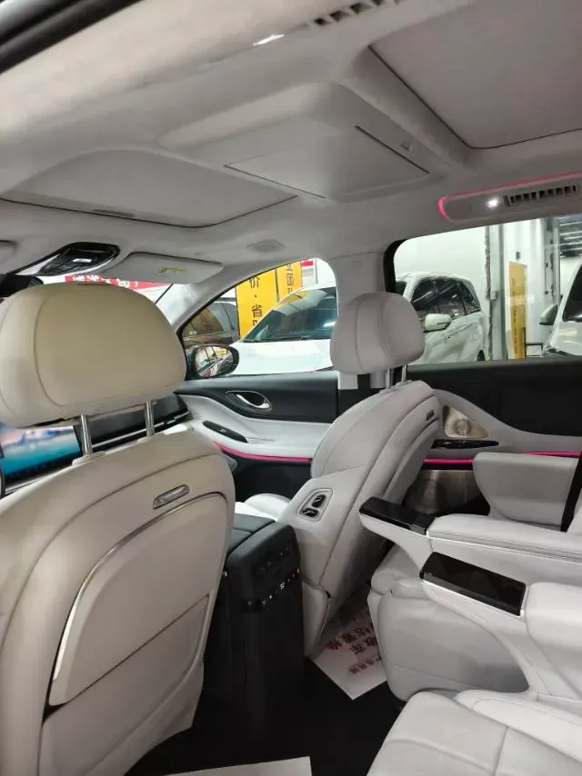 2025 Voyah Dream BEV 108.7KWH,autocango,china used car exporter,china ev exporter,chinese used car exporter,chinese used ev exporter