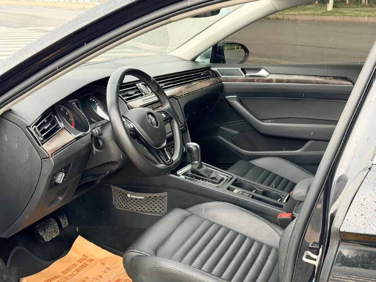 2019 Volkswagen Magotan 2.0T 186HP L4 7DCT,autocango,china used car exporter,china ev exporter,chinese used car exporter,chinese used ev exporter