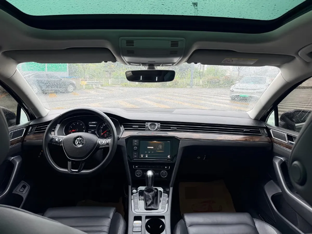 2019 Volkswagen Magotan 2.0T 186HP L4 7DCT,autocango,china used car exporter,china ev exporter,chinese used car exporter,chinese used ev exporter