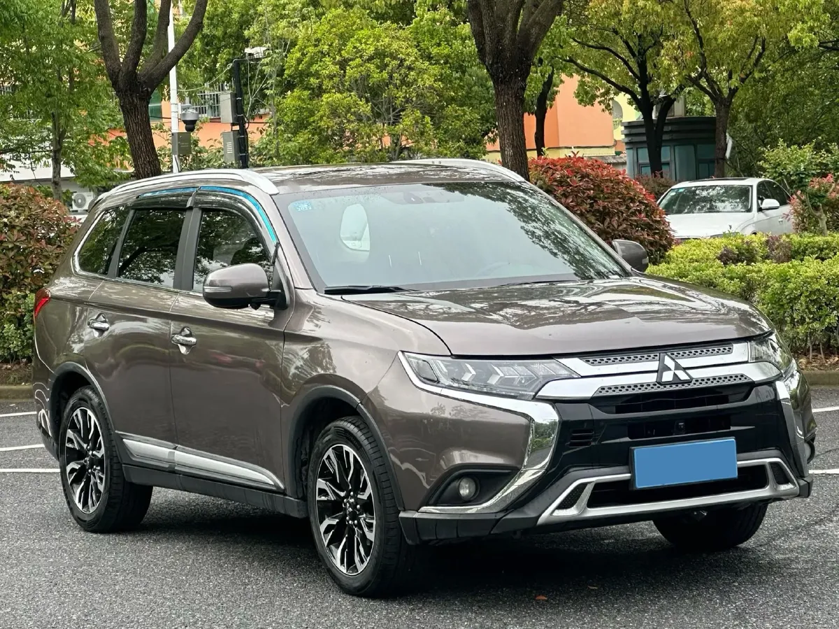 2020 Mitsubishi Outlander 2.4L 192HP L4 CVT,autocango,china used car exporter,china ev exporter,chinese used car exporter,chinese used ev exporter