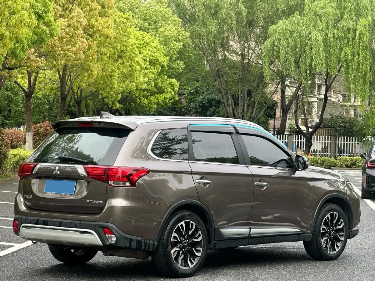 2020 Mitsubishi Outlander 2.4L 192HP L4 CVT,autocango,china used car exporter,china ev exporter,chinese used car exporter,chinese used ev exporter