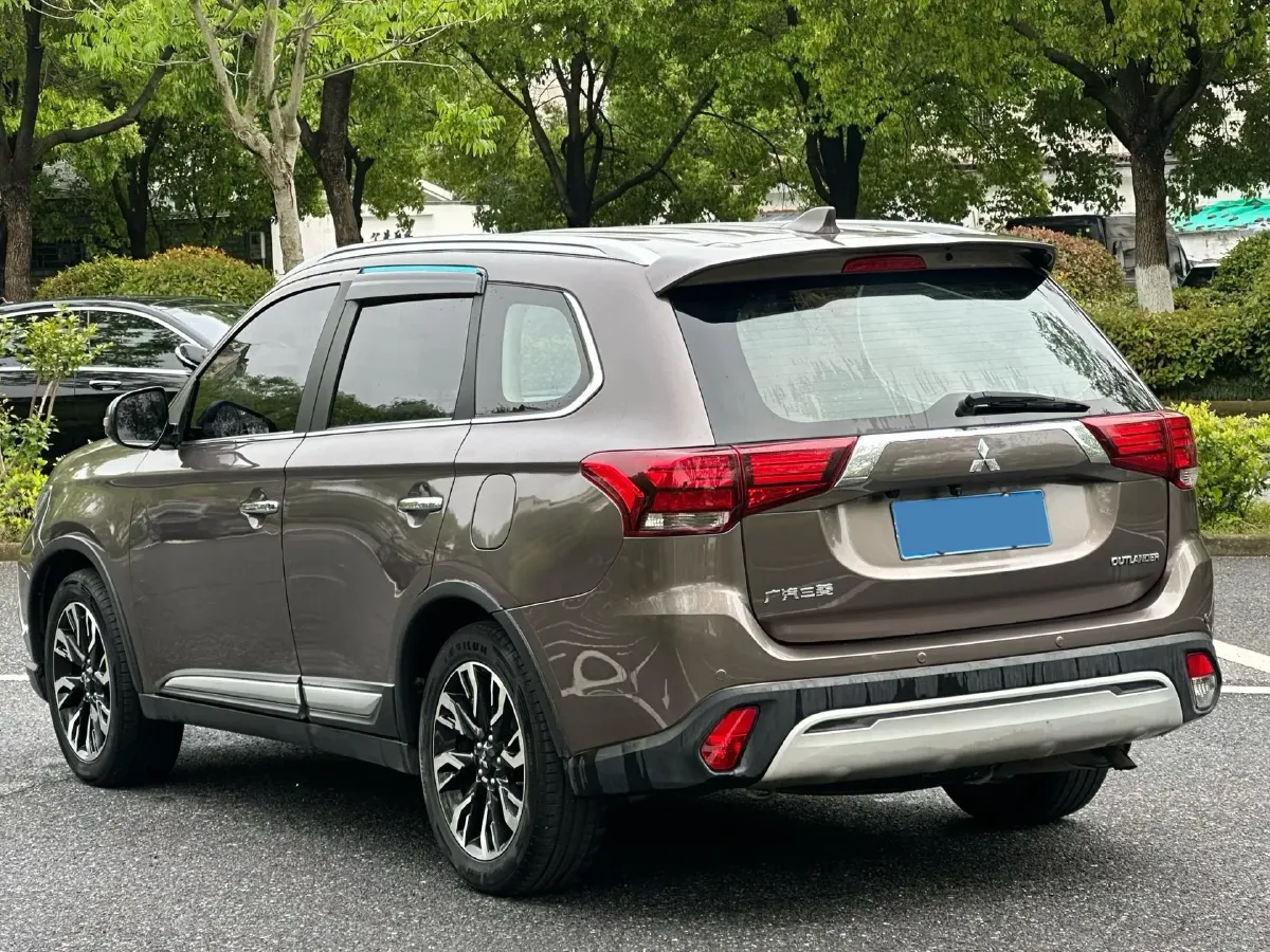 2020 Mitsubishi Outlander 2.4L 192HP L4 CVT,autocango,china used car exporter,china ev exporter,chinese used car exporter,chinese used ev exporter