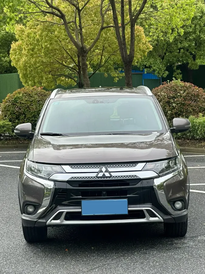 2020 Mitsubishi Outlander 2.4L 192HP L4 CVT,autocango,china used car exporter,china ev exporter,chinese used car exporter,chinese used ev exporter