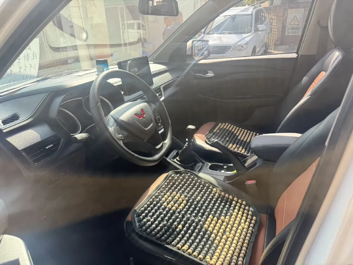 2021 WuLing HongGuang 1.5L 99HP L4 6MT,autocango,china used car exporter,china ev exporter,chinese used car exporter,chinese used ev exporter