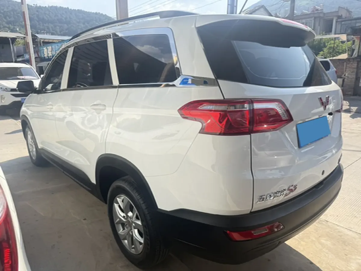 2021 WuLing HongGuang 1.5L 99HP L4 6MT,autocango,china used car exporter,china ev exporter,chinese used car exporter,chinese used ev exporter