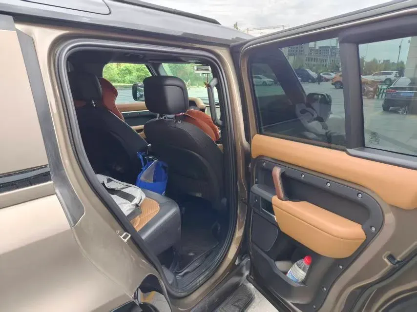2023 Land Rover Defender 3.0T 400HP L6 8AT,autocango,china used car exporter,china ev exporter,chinese used car exporter,chinese used ev exporter