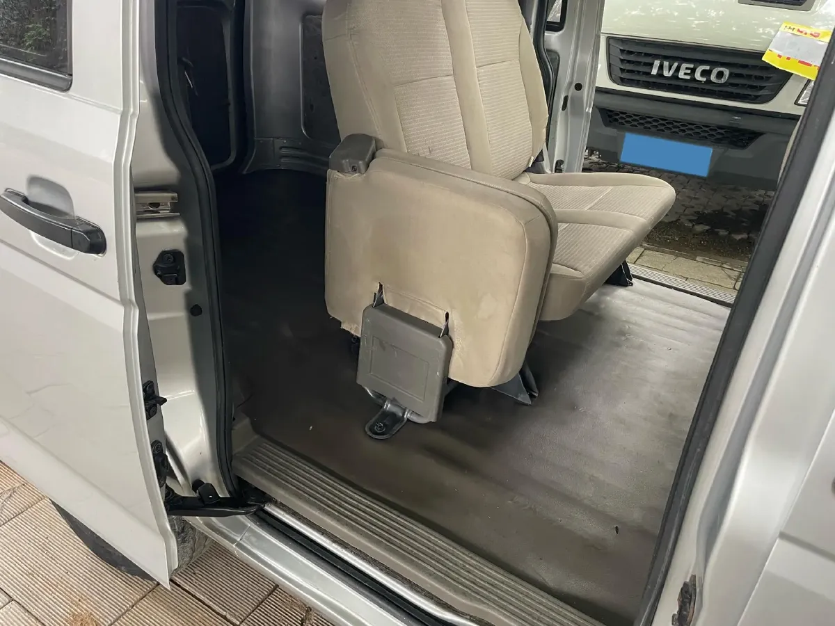 2019 WuLing HongGuang V 1.5L 105HP L4 5MT,autocango,china used car exporter,china ev exporter,chinese used car exporter,chinese used ev exporter