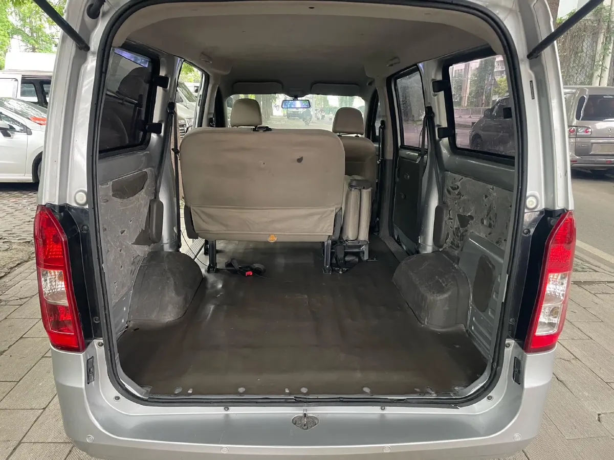 2019 WuLing HongGuang V 1.5L 105HP L4 5MT,autocango,china used car exporter,china ev exporter,chinese used car exporter,chinese used ev exporter