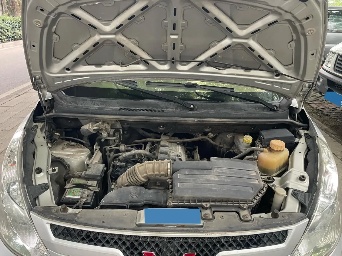 2019 WuLing HongGuang V 1.5L 105HP L4 5MT,autocango,china used car exporter,china ev exporter,chinese used car exporter,chinese used ev exporter