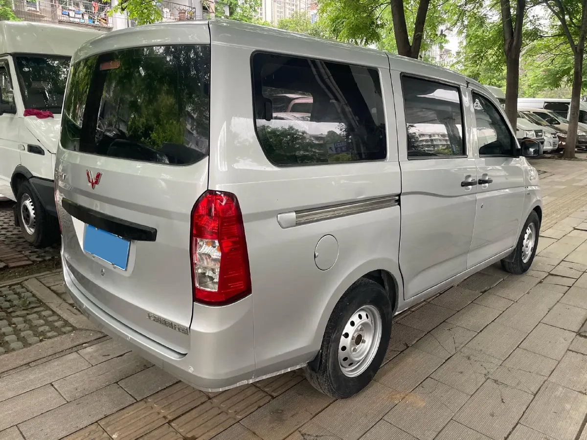 2019 WuLing HongGuang V 1.5L 105HP L4 5MT,autocango,china used car exporter,china ev exporter,chinese used car exporter,chinese used ev exporter