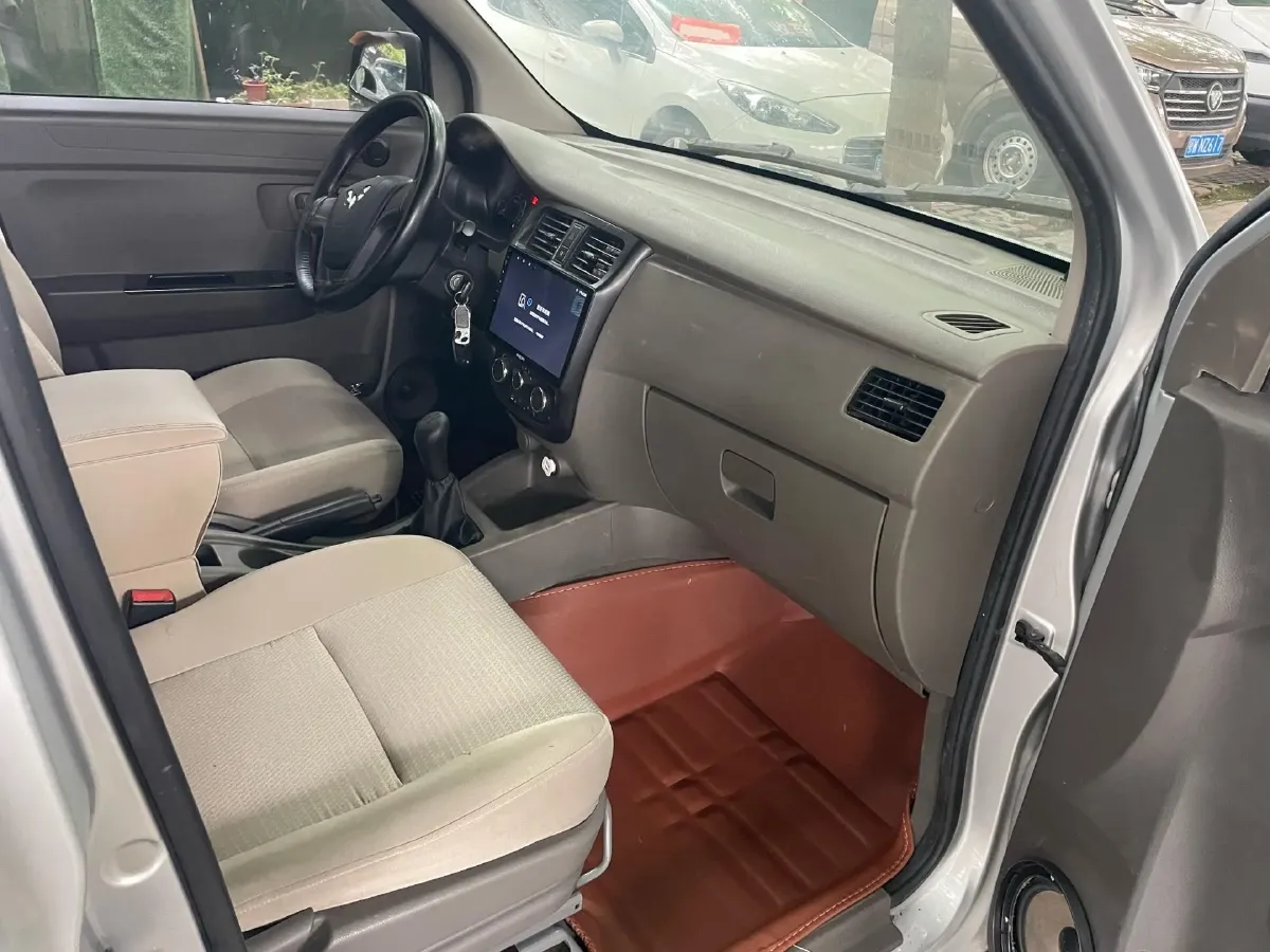 2019 WuLing HongGuang V 1.5L 105HP L4 5MT,autocango,china used car exporter,china ev exporter,chinese used car exporter,chinese used ev exporter