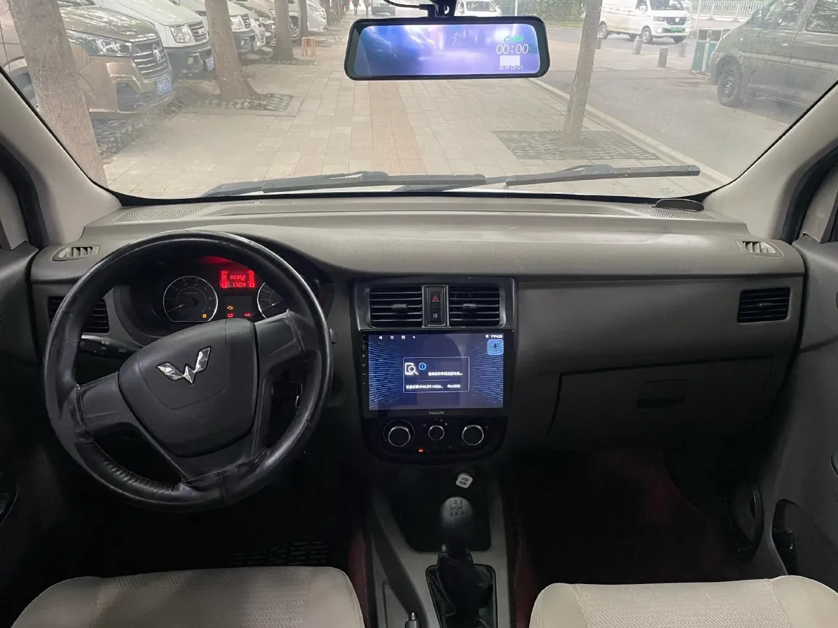 2019 WuLing HongGuang V 1.5L 105HP L4 5MT,autocango,china used car exporter,china ev exporter,chinese used car exporter,chinese used ev exporter