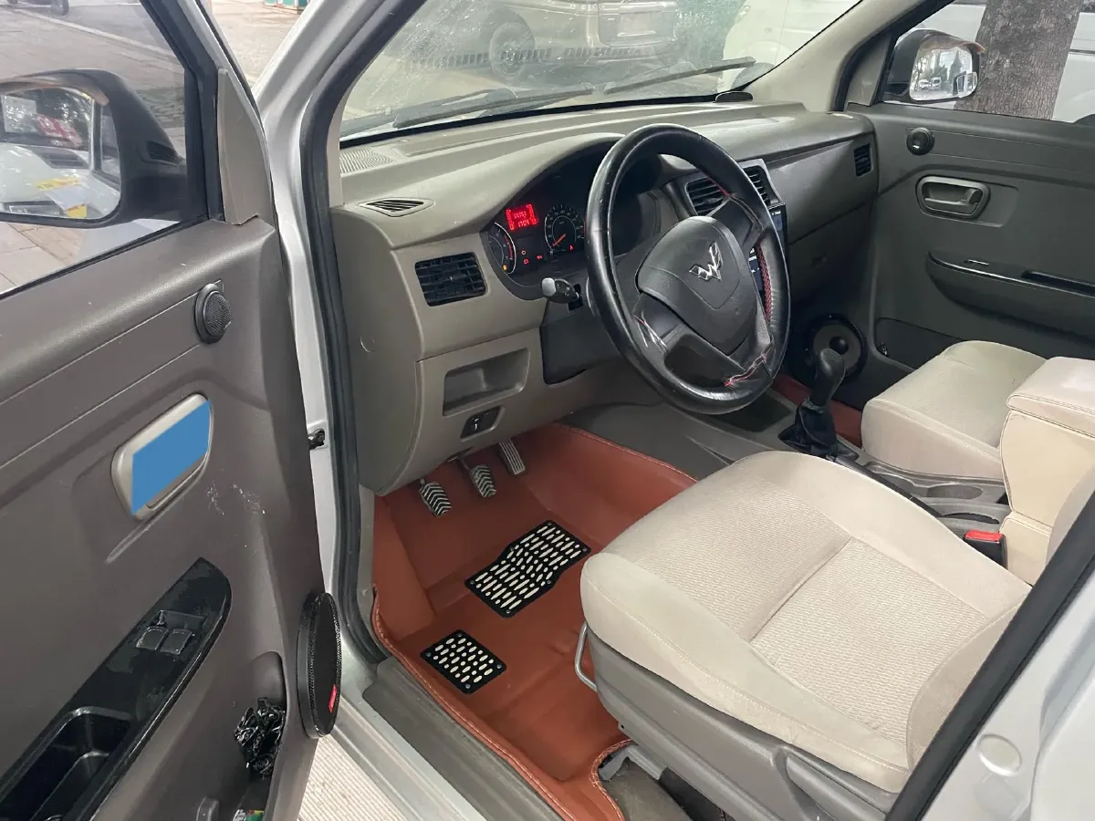 2019 WuLing HongGuang V 1.5L 105HP L4 5MT,autocango,china used car exporter,china ev exporter,chinese used car exporter,chinese used ev exporter