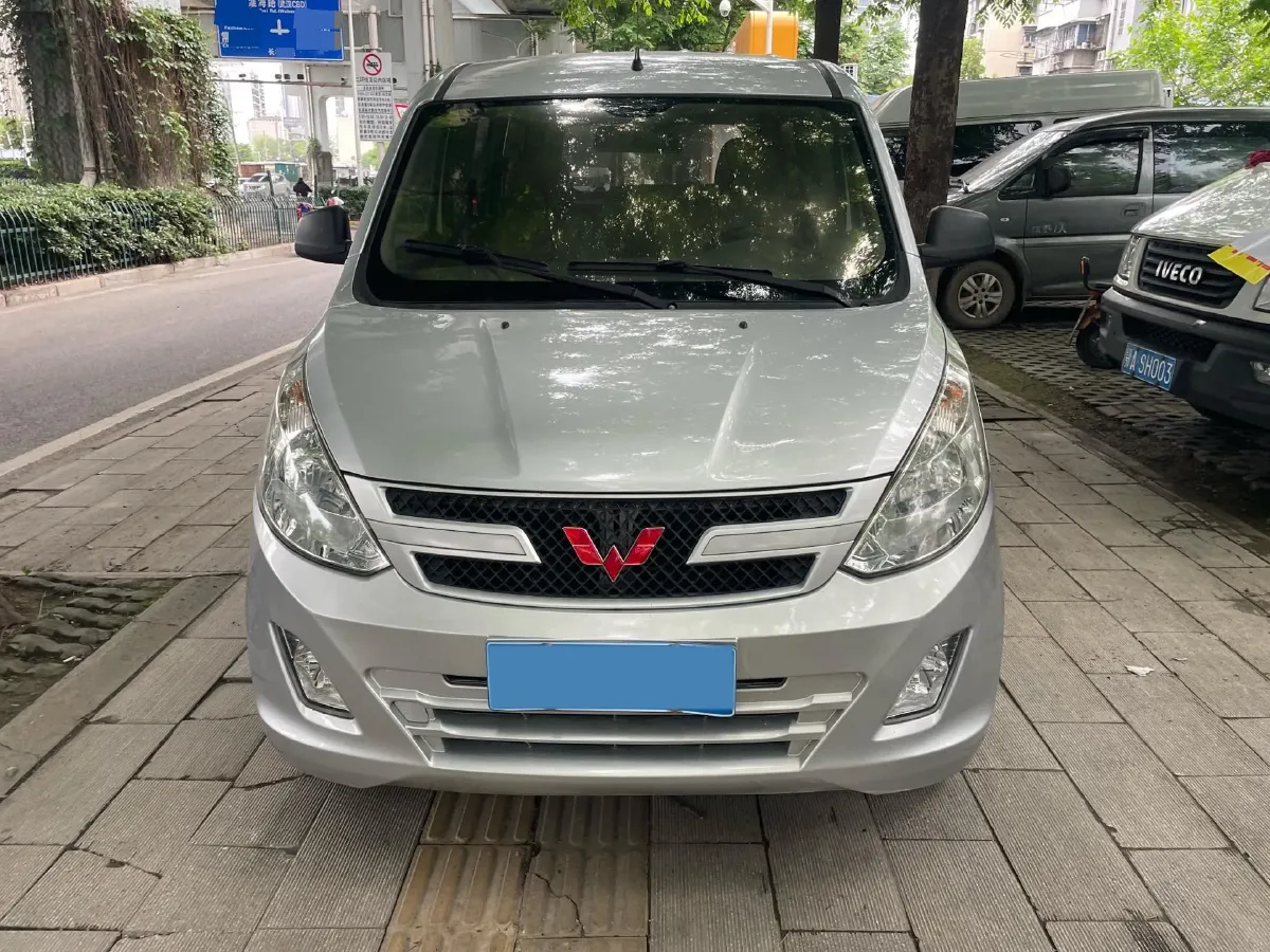2019 WuLing HongGuang V 1.5L 105HP L4 5MT,autocango,china used car exporter,china ev exporter,chinese used car exporter,chinese used ev exporter