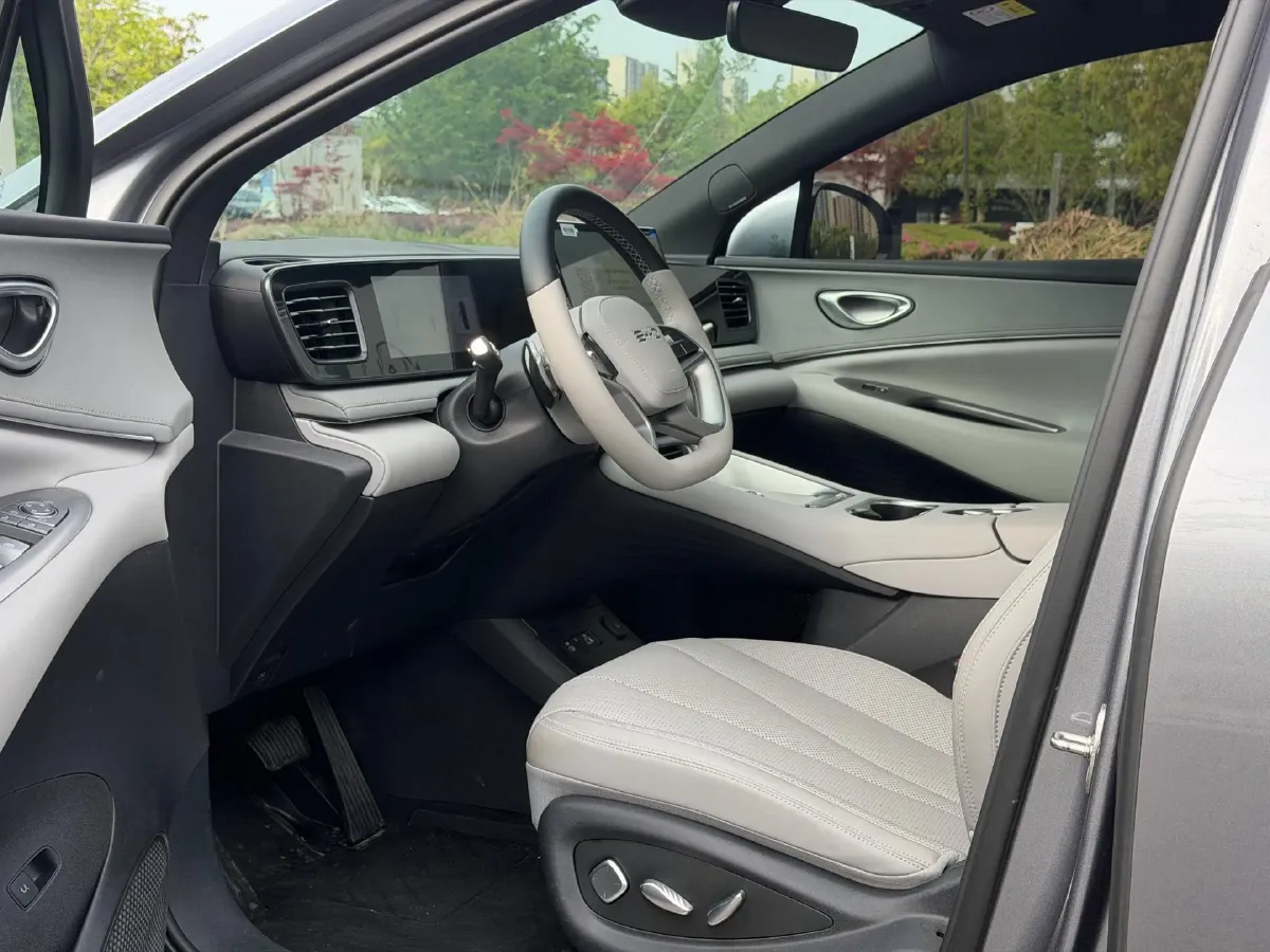 2025 LanDian E5 PLUS 1.5L 95HP L4 E-CVT PHEV,autocango,china used car exporter,china ev exporter,chinese used car exporter,chinese used ev exporter