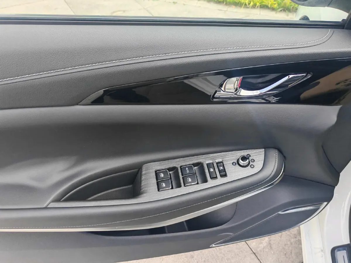 2020 ChangAn Raeton CC 1.5T 156HP L4 6AT,autocango,china used car exporter,china ev exporter,chinese used car exporter,chinese used ev exporter