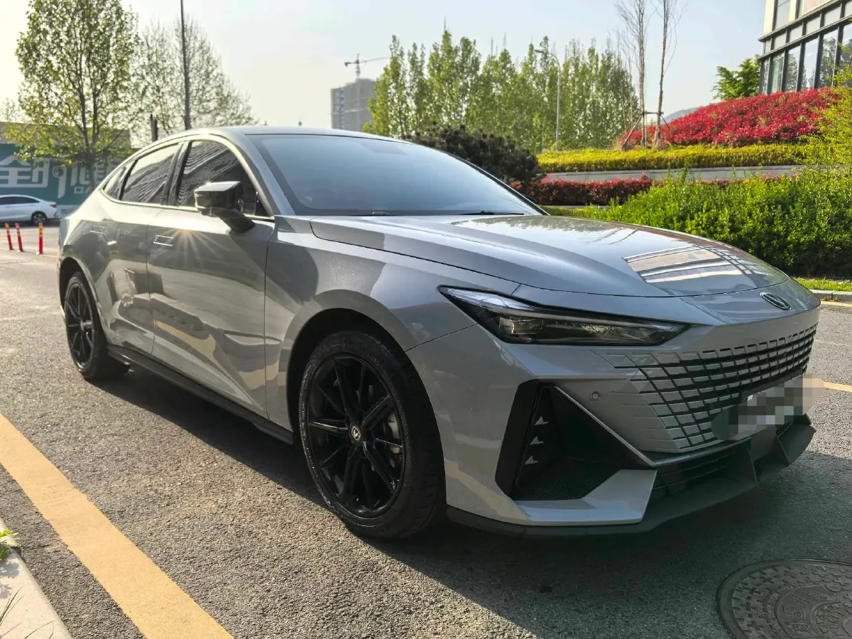 2022 ChangAn UNI-V 1.5T 188HP L4 7DCT,autocango,china used car exporter,china ev exporter,chinese used car exporter,chinese used ev exporter