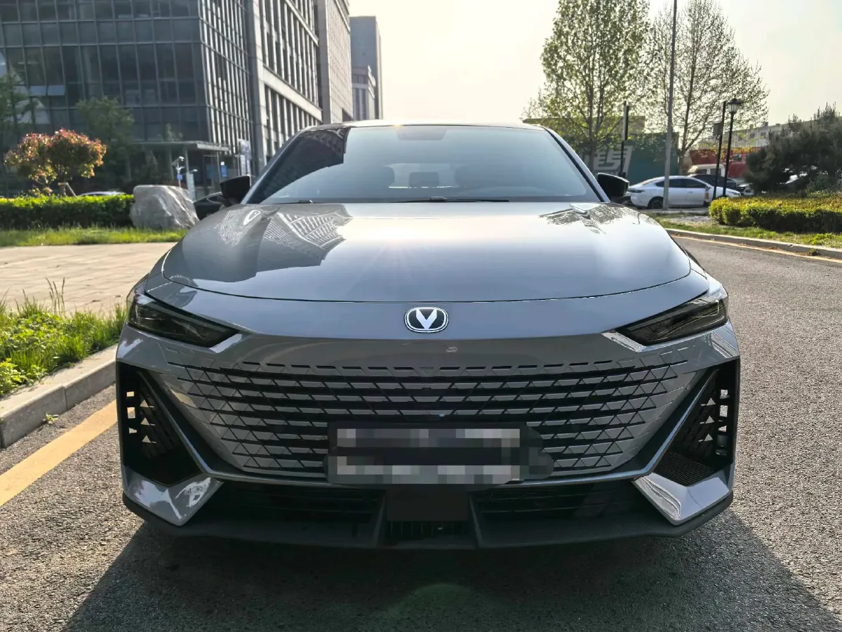 2022 ChangAn UNI-V 1.5T 188HP L4 7DCT,autocango,china used car exporter,china ev exporter,chinese used car exporter,chinese used ev exporter