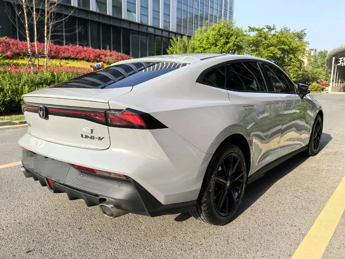 2022 ChangAn UNI-V 1.5T 188HP L4 7DCT,autocango,china used car exporter,china ev exporter,chinese used car exporter,chinese used ev exporter