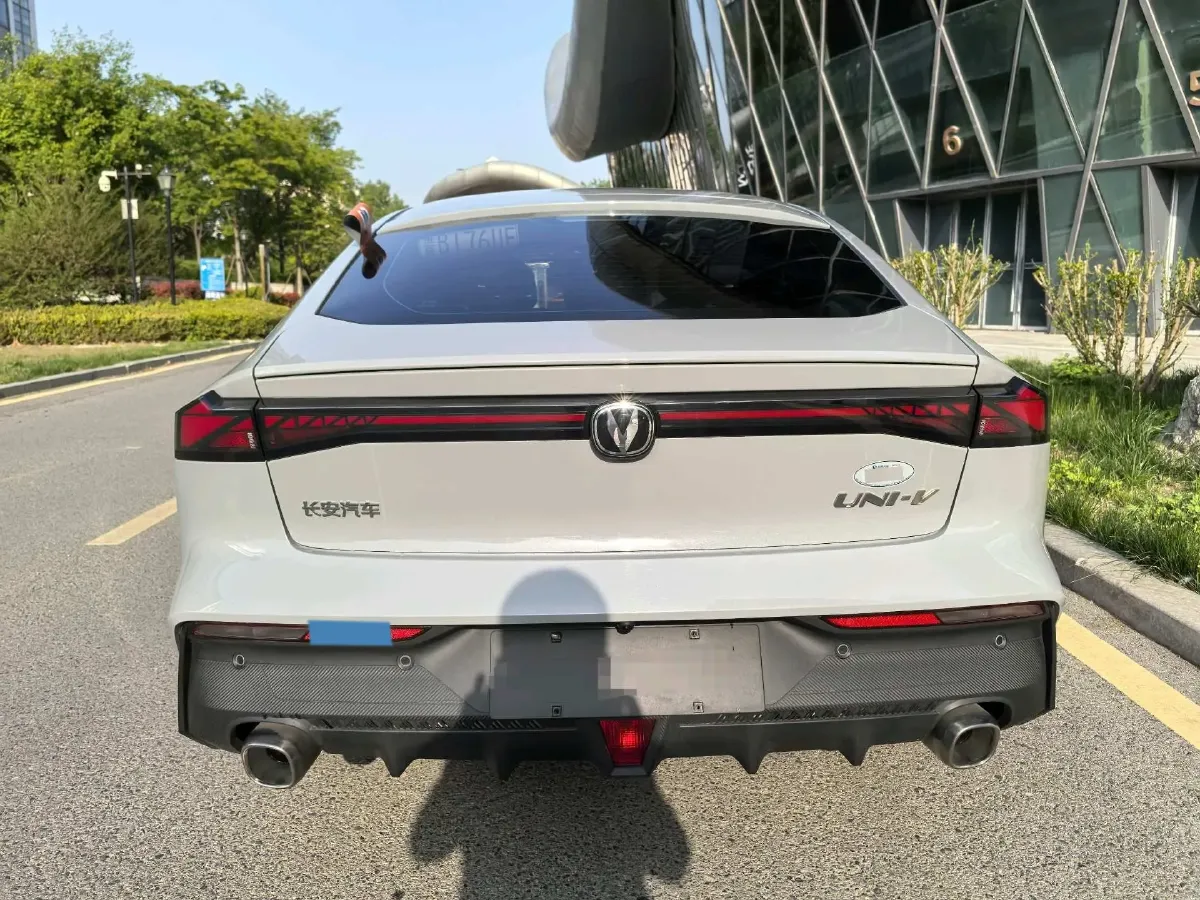 2022 ChangAn UNI-V 1.5T 188HP L4 7DCT,autocango,china used car exporter,china ev exporter,chinese used car exporter,chinese used ev exporter
