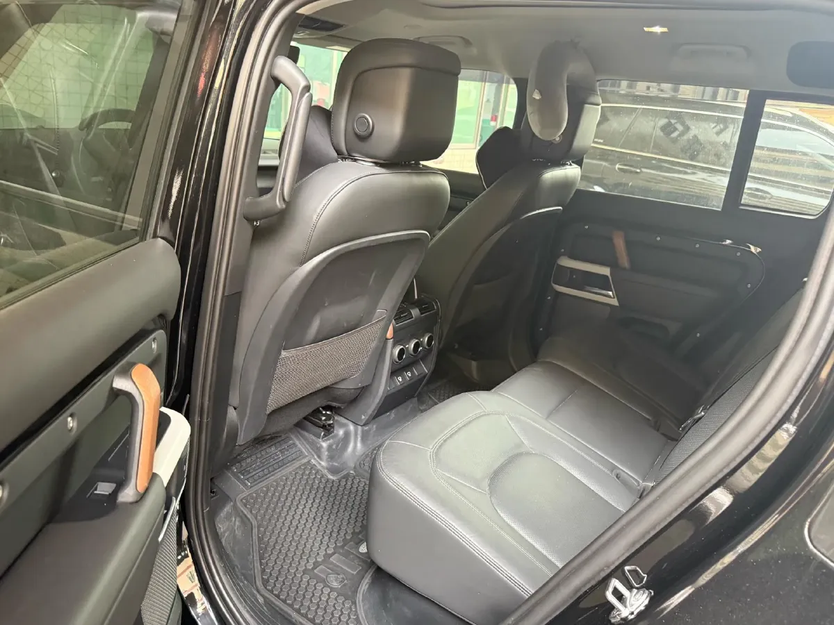 2023 Land Rover Defender 3.0T 400HP L6 8AT,autocango,china used car exporter,china ev exporter,chinese used car exporter,chinese used ev exporter