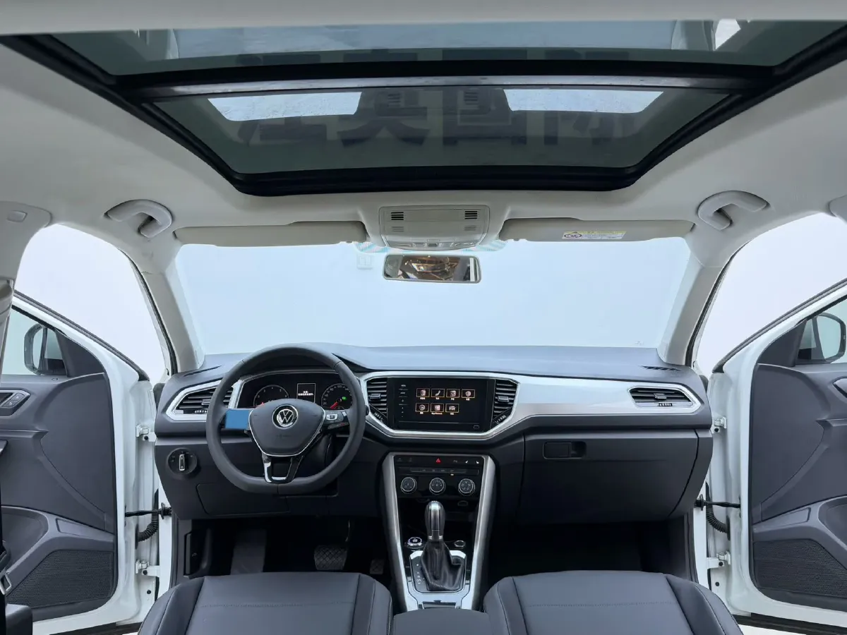 2021 Volkswagen T-Roc 1.4T 150HP L4 7DCT,autocango,china used car exporter,china ev exporter,chinese used car exporter,chinese used ev exporter