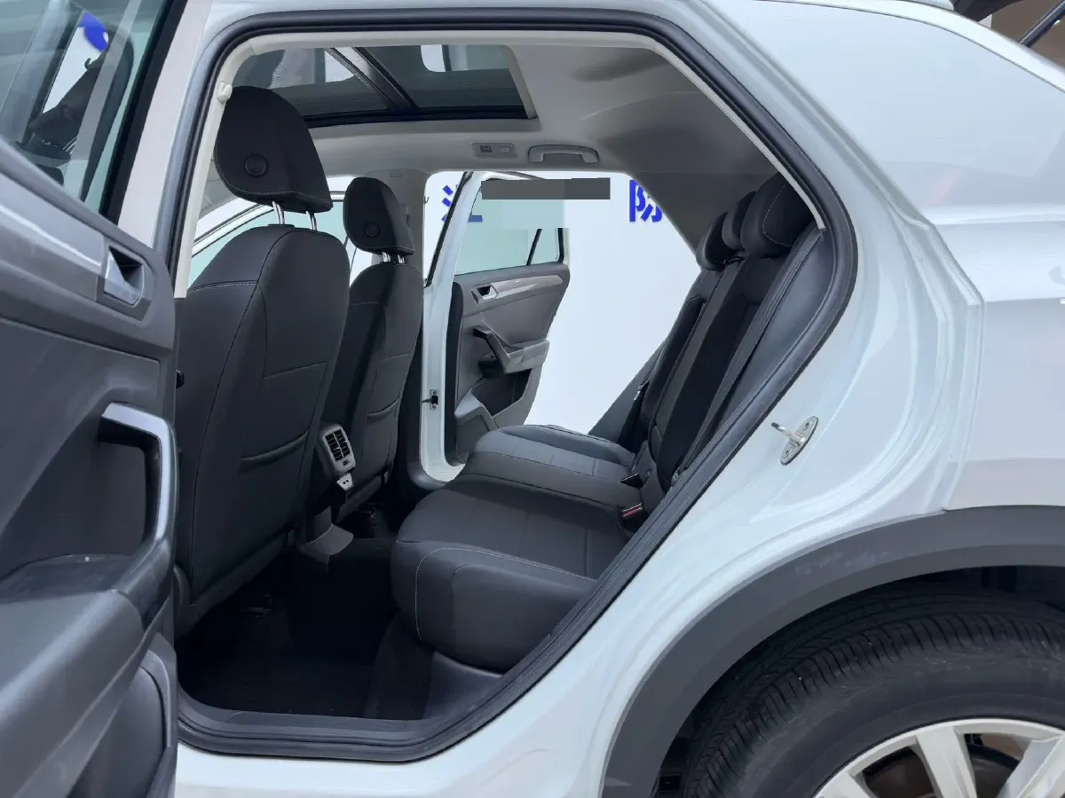2021 Volkswagen T-Roc 1.4T 150HP L4 7DCT,autocango,china used car exporter,china ev exporter,chinese used car exporter,chinese used ev exporter