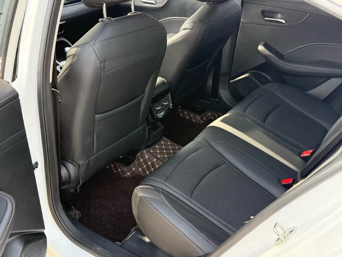 2023 Roewe i5 1.5L 129HP L4 CVT,autocango,china used car exporter,china ev exporter,chinese used car exporter,chinese used ev exporter