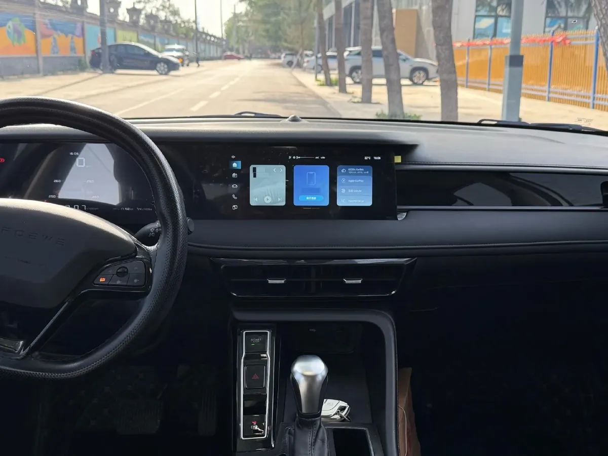 2023 Roewe i5 1.5L 129HP L4 CVT,autocango,china used car exporter,china ev exporter,chinese used car exporter,chinese used ev exporter