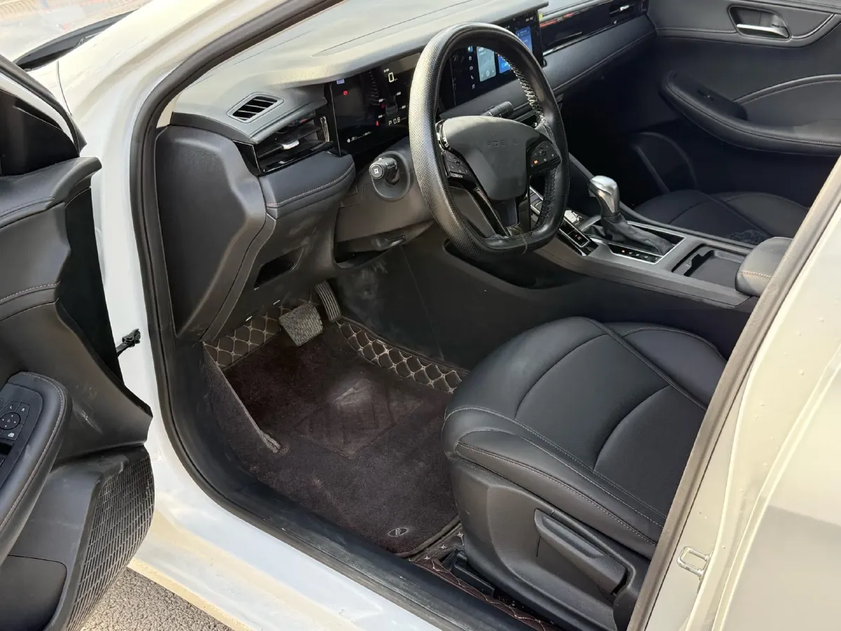 2023 Roewe i5 1.5L 129HP L4 CVT,autocango,china used car exporter,china ev exporter,chinese used car exporter,chinese used ev exporter