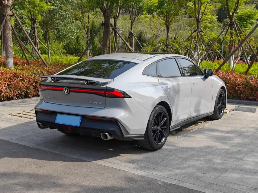 2022 ChangAn UNI-V 1.5T 188HP L4 7DCT,autocango,china used car exporter,china ev exporter,chinese used car exporter,chinese used ev exporter