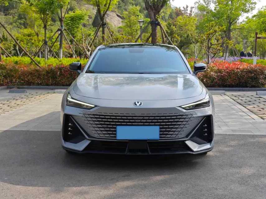 2022 ChangAn UNI-V 1.5T 188HP L4 7DCT,autocango,china used car exporter,china ev exporter,chinese used car exporter,chinese used ev exporter