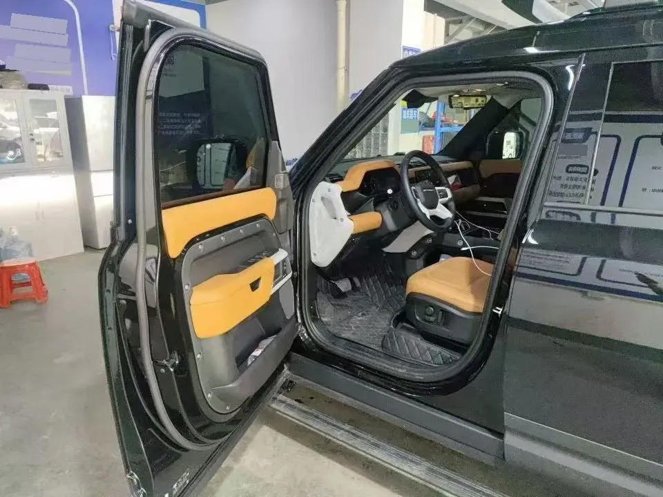 2024 Land Rover Defender 3.0T 400HP L6 8AT,autocango,china used car exporter,china ev exporter,chinese used car exporter,chinese used ev exporter