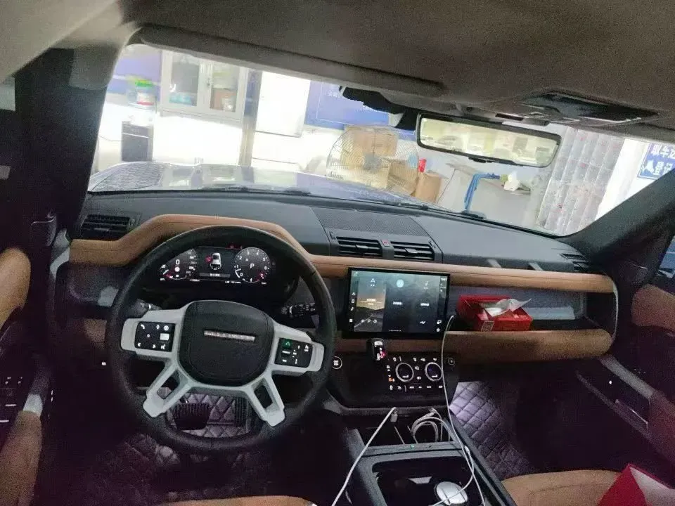 2024 Land Rover Defender 3.0T 400HP L6 8AT,autocango,china used car exporter,china ev exporter,chinese used car exporter,chinese used ev exporter