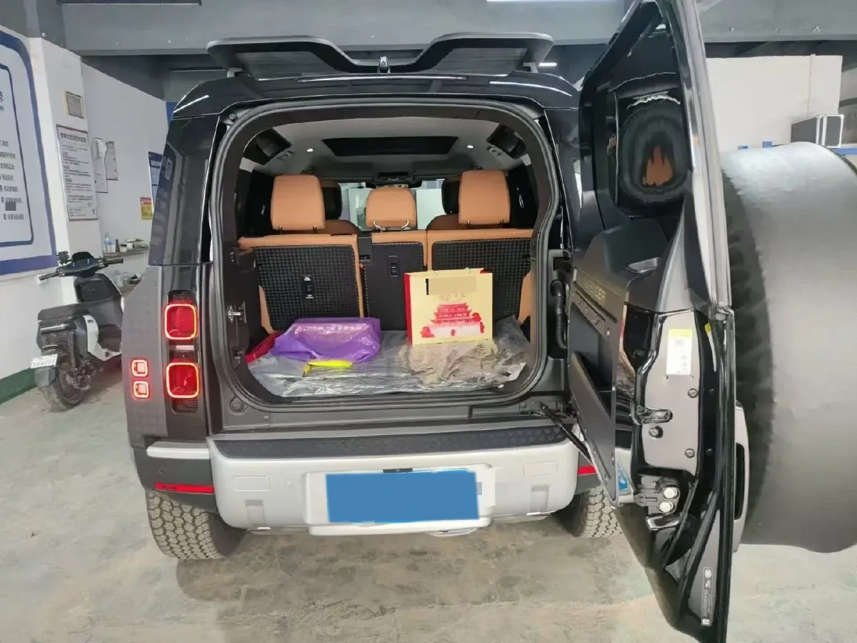2024 Land Rover Defender 3.0T 400HP L6 8AT,autocango,china used car exporter,china ev exporter,chinese used car exporter,chinese used ev exporter